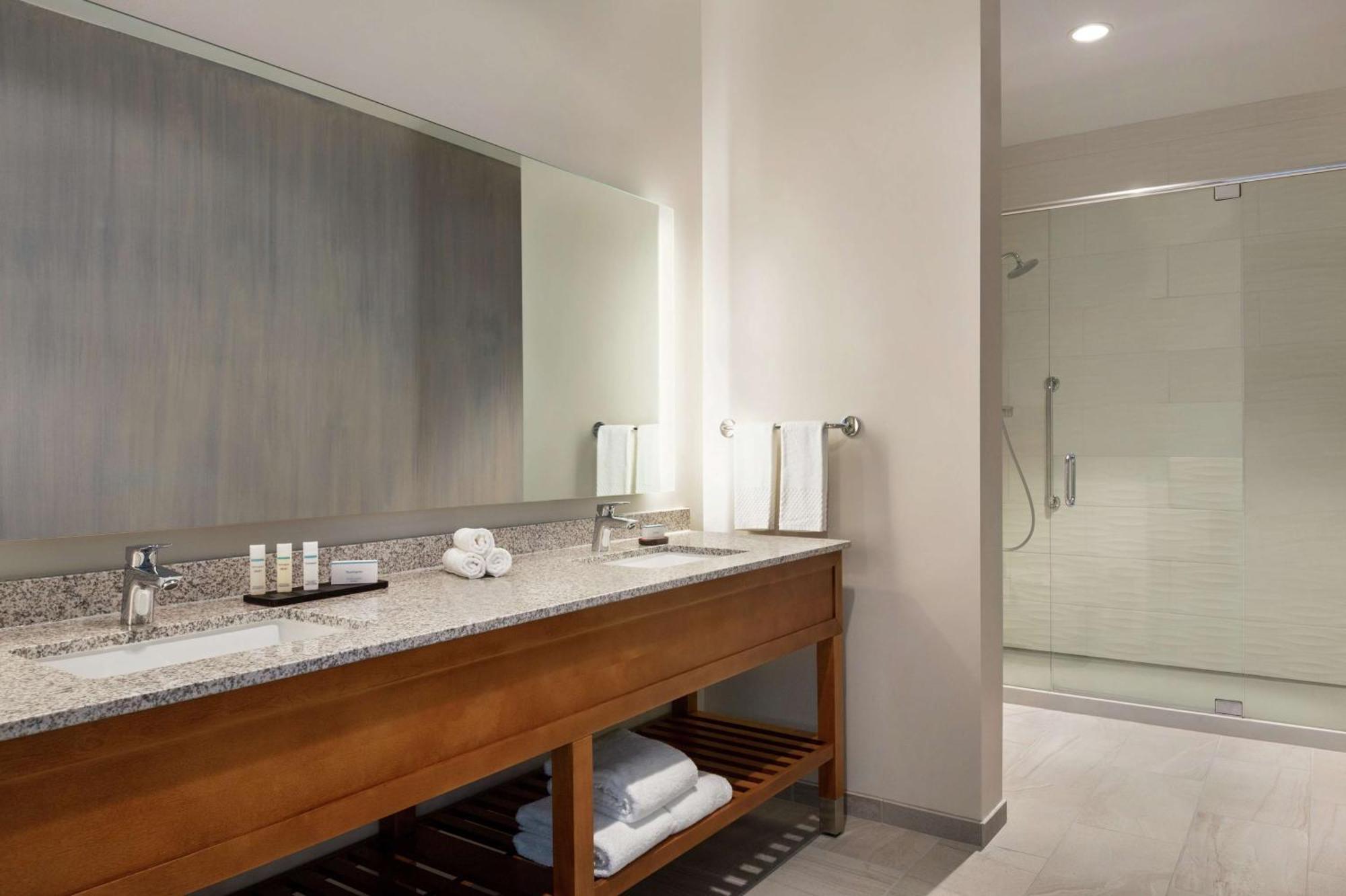 Embassy Suites By Hilton Sarasota Esterno foto