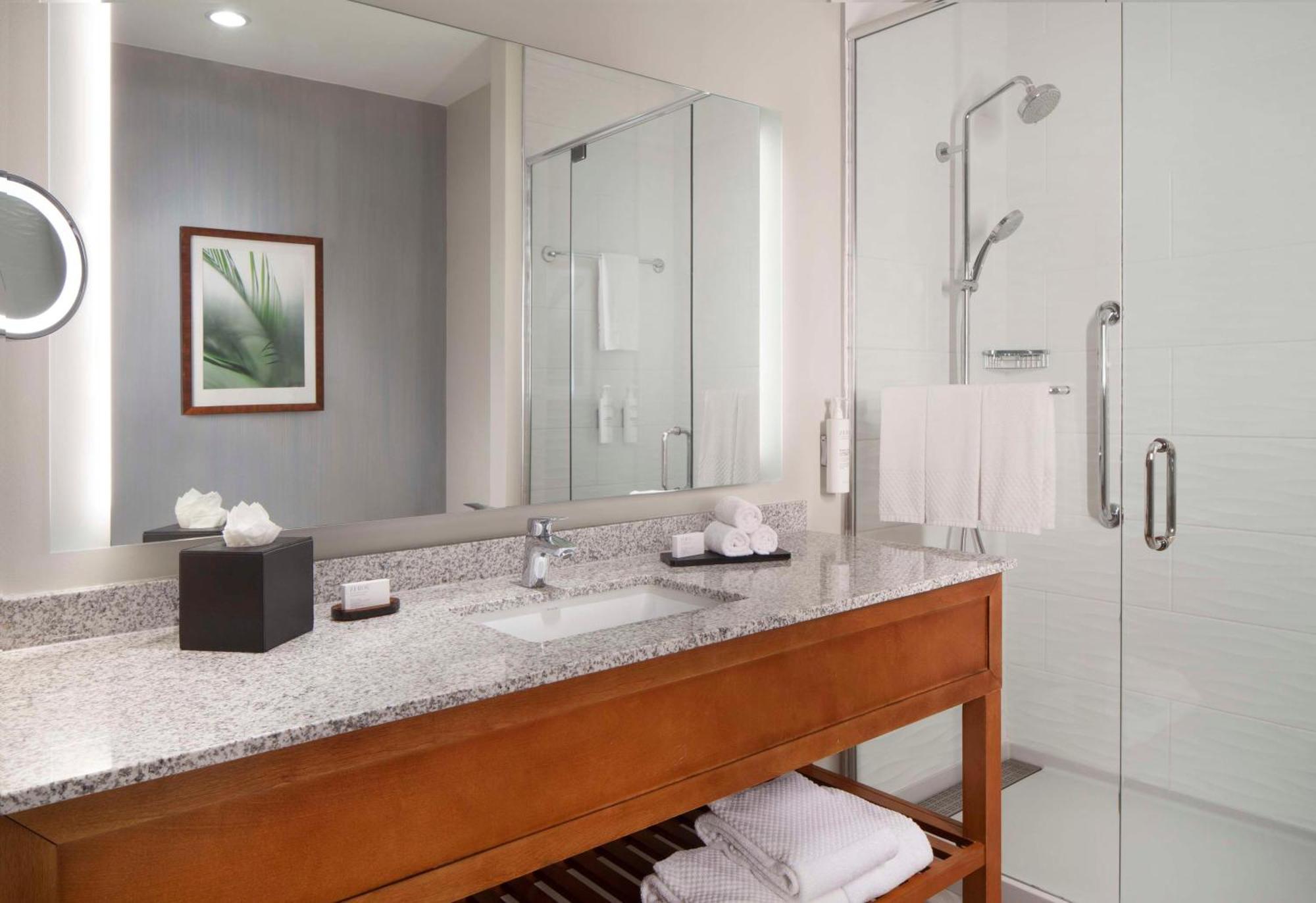Embassy Suites By Hilton Sarasota Esterno foto
