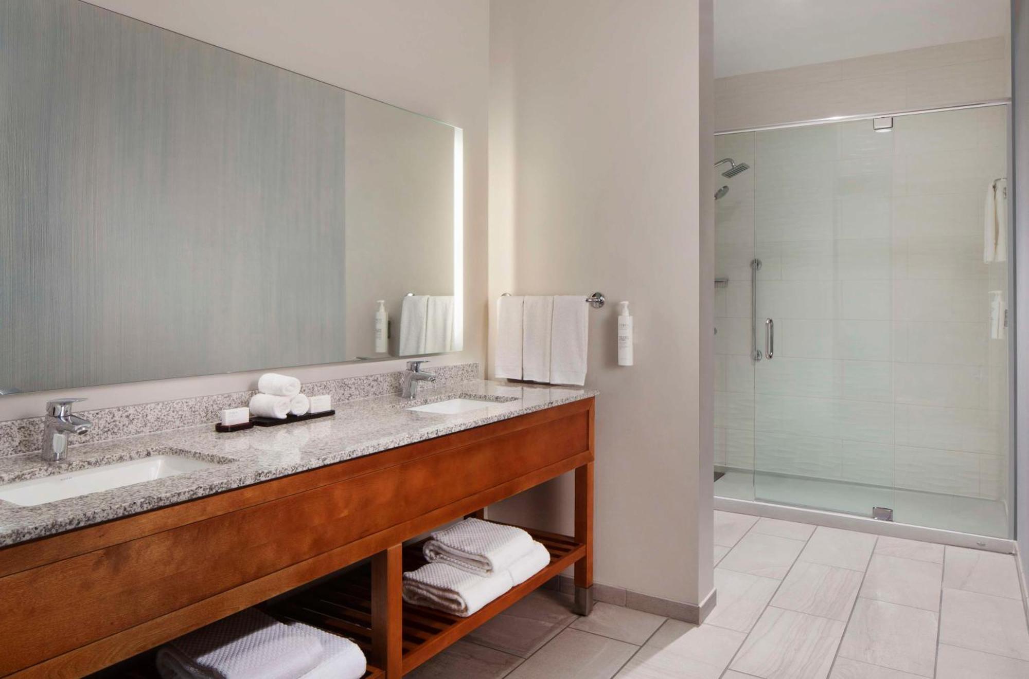 Embassy Suites By Hilton Sarasota Esterno foto